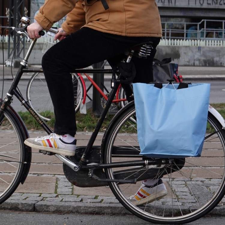 Läs mer om Shoppingkasse för cykeln, Blå Plast