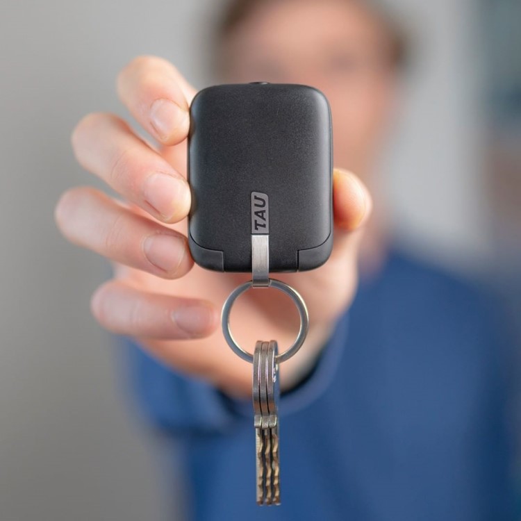 Liten Powerbank med USB-kablar