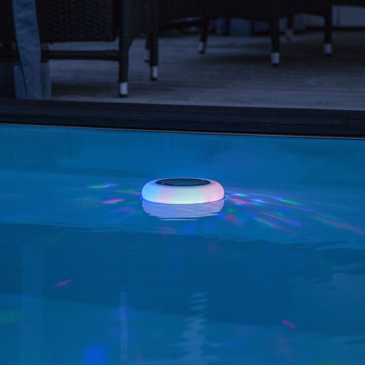Solcellsladdad poollampa
