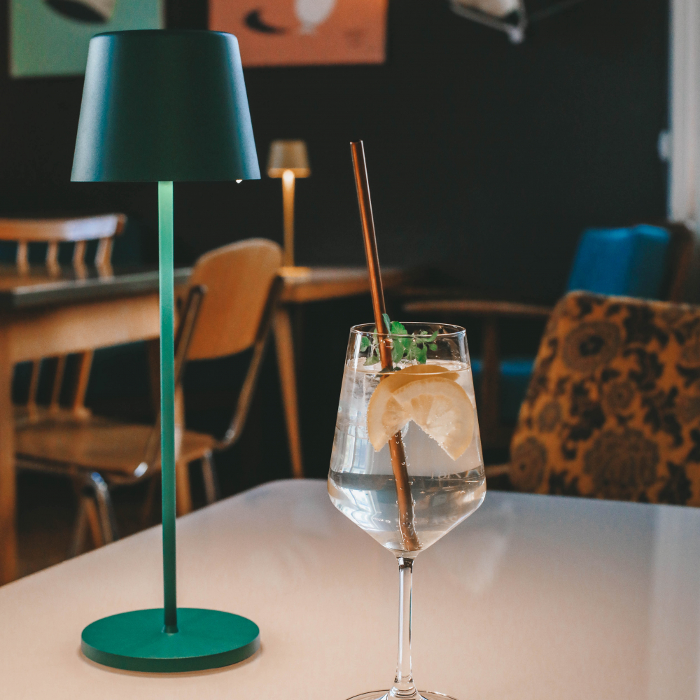 Uppladdningsbar bordslampa, Molto Luce Aesta, Grön