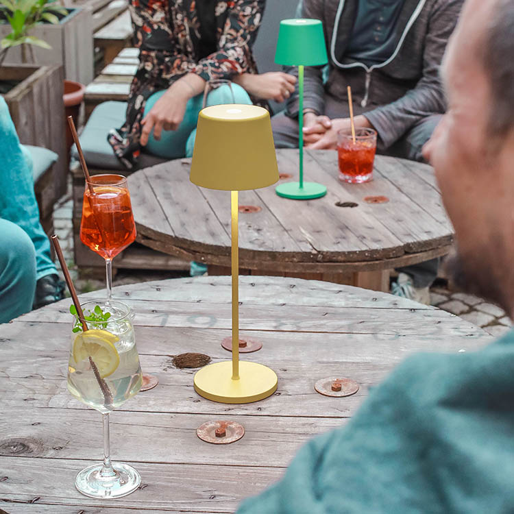 Läs mer om Uppladdningsbar bordslampa, Molto Luce Aesta, Gul