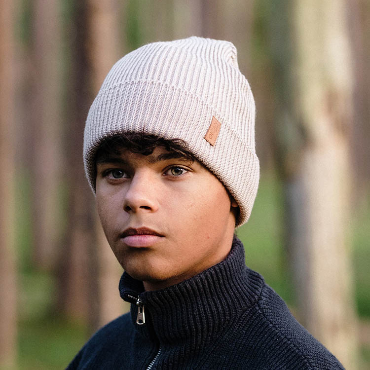 Stickad mössa med huvudskydd OICAN