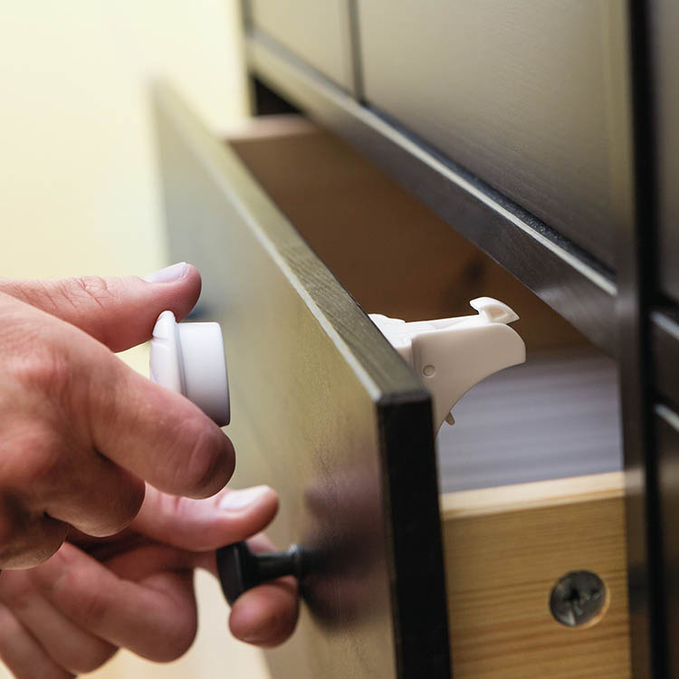 Magnetiskt barnlås för skåp och lådor