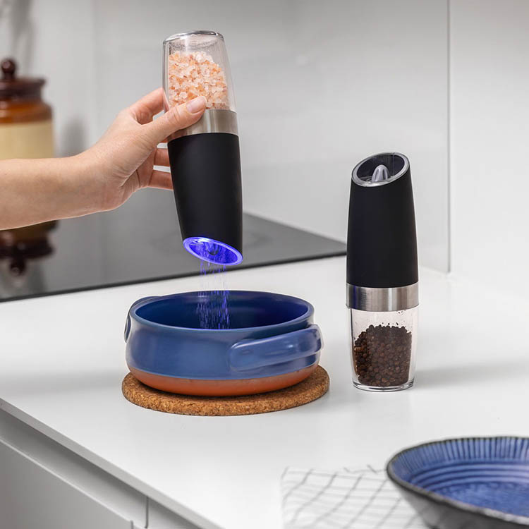 Set med elektrisk salt- & pepparkvarn