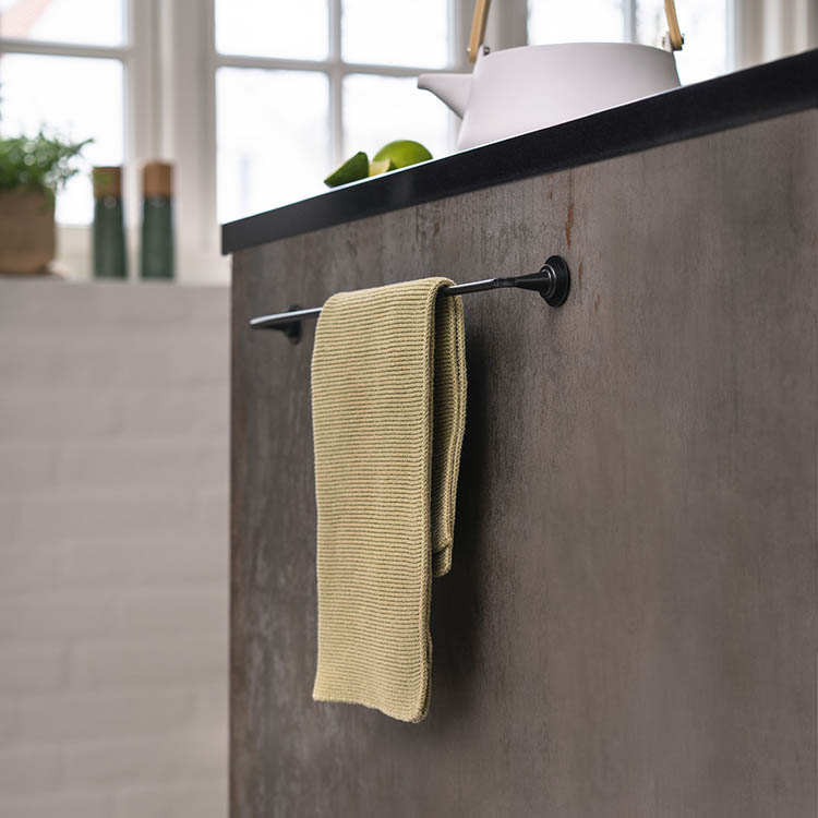 Magnetisk handdukshållare för köket