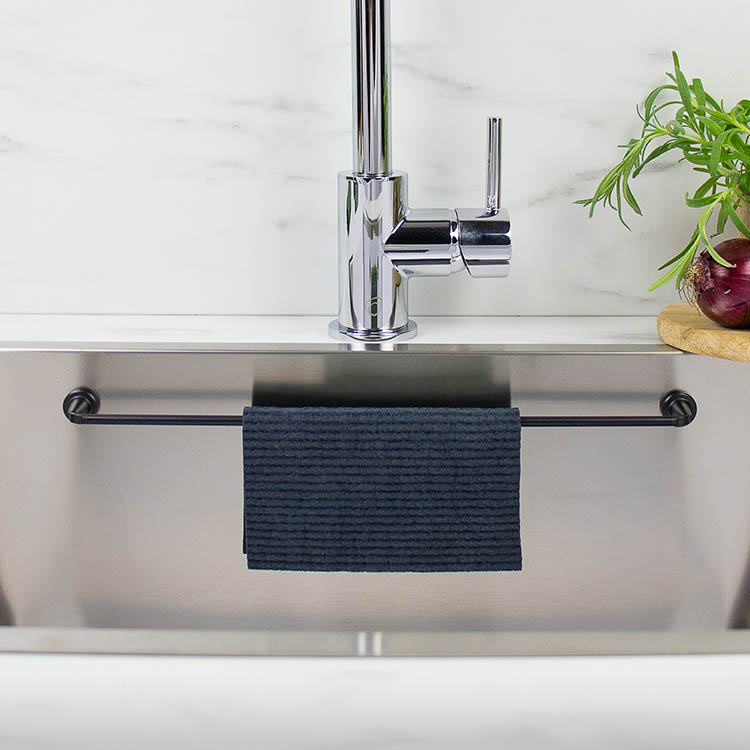 Magnetisk handdukshållare för köket