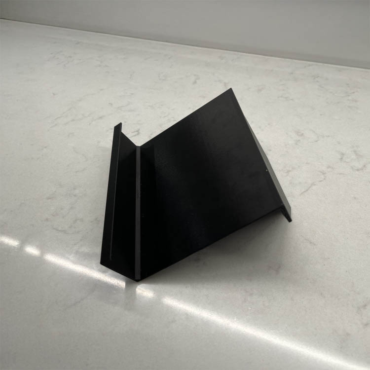 Mobilhållare för köksskåp