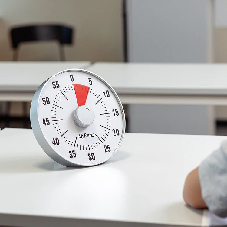 Stor koncentrationsklocka med magnet