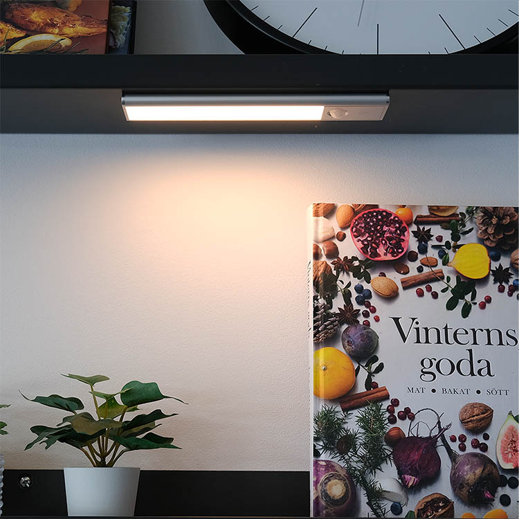 LED-lampa med rörelsesensor, 1x40cm | Belysning - Inomhusbelysning | Pryloteket