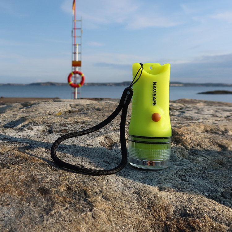 Vattentät nödficklampa