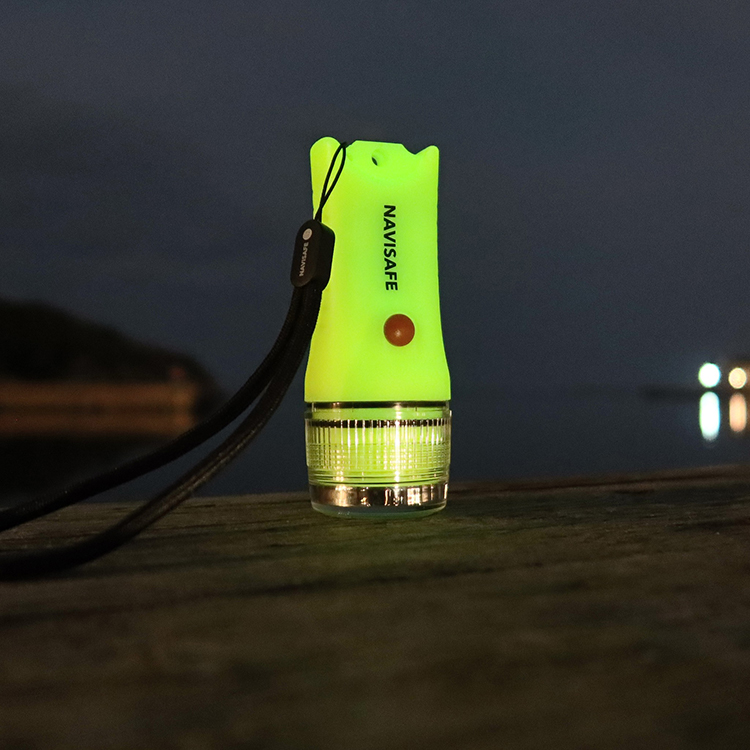 Vattentät nödficklampa
