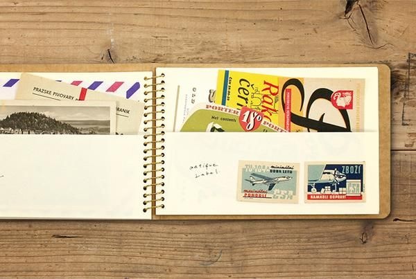 Anteckningsbok med fickor, SPIRAL PAPER POCKET B6, Horisontal, Traveler's Comapany, Natur