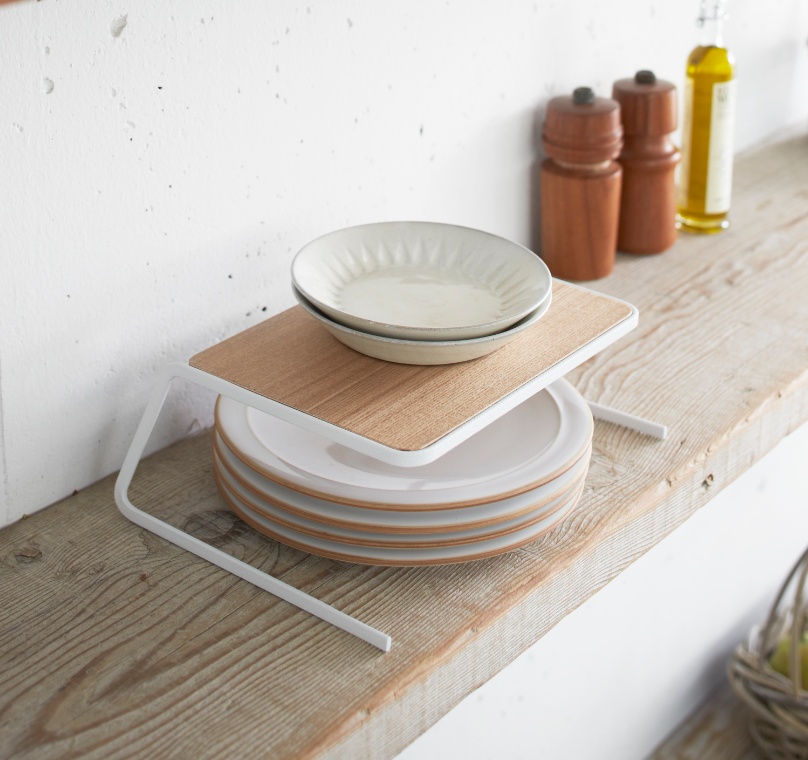 Hylla för tallrikar, TOSCA DISH STORAGE, 26,5 x 19,5 x H 9 cm, Yamazaki, Vit / Trä