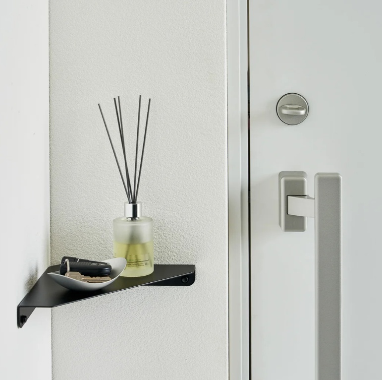 Hylla i metall, För hörn, TOWER CORNER SHELF, Yamazaki, Svart