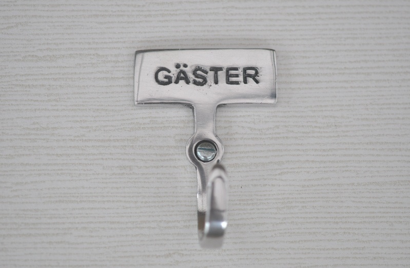 Krok med skylt, GÄSTER, Exmez, Sandgjuten aluminium