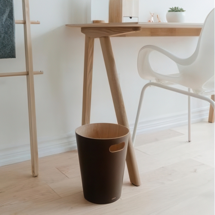Papperskorg i trä, 7,5 L WOODROW, Ø 23 x H 28 cm, Umbra