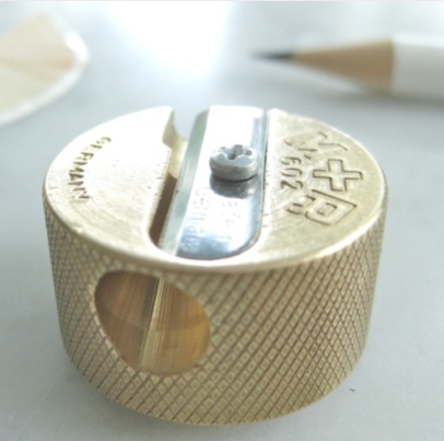 Pennvässare i metall, rund, M+R 602, âˆ…2,5 cm, Mässing