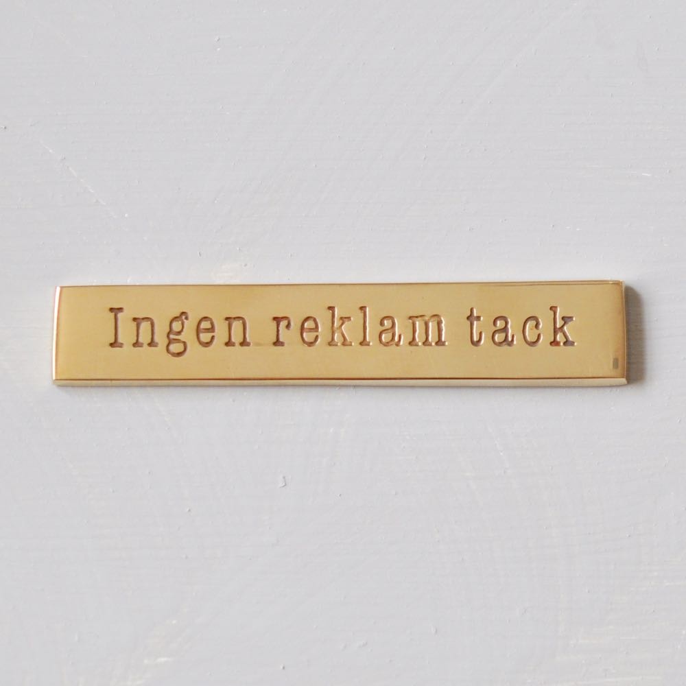 Skylt i mässing, INGEN REKLAM TACK, 9,5 x H 1,7 cm, Guld