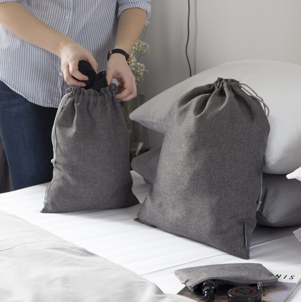 Tygpåsar på resan, 2 st, BIGSO LAUNDRY BAGS, Liten + stor påse, Mörkgrå