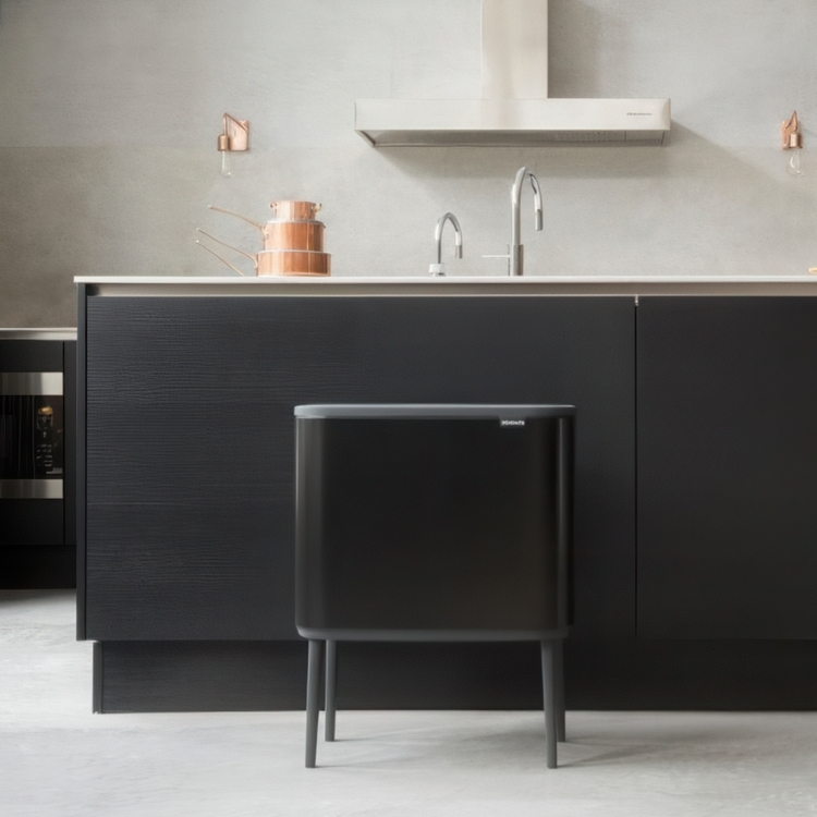 Återvinningsstation på ben, 3 insatser, BRABANTIA BO TOUCH 3 x 11 L