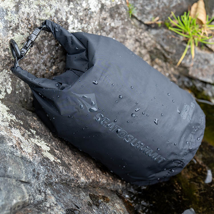 Vattentät miniväska 2 liter Svart