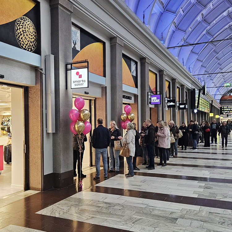 Lång kö vid invigningen i Centralstationen