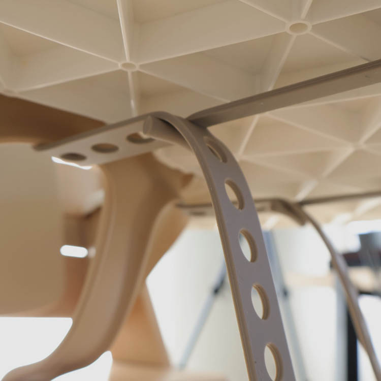 Barntallrik med sugpropp och spännband