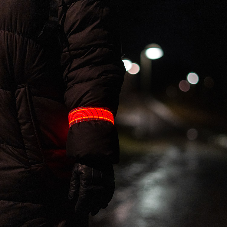 Uppladdningsbart LED-armband slapwrap i gruppen Säkerhet / Reflexer hos SmartaSaker.se (13381)