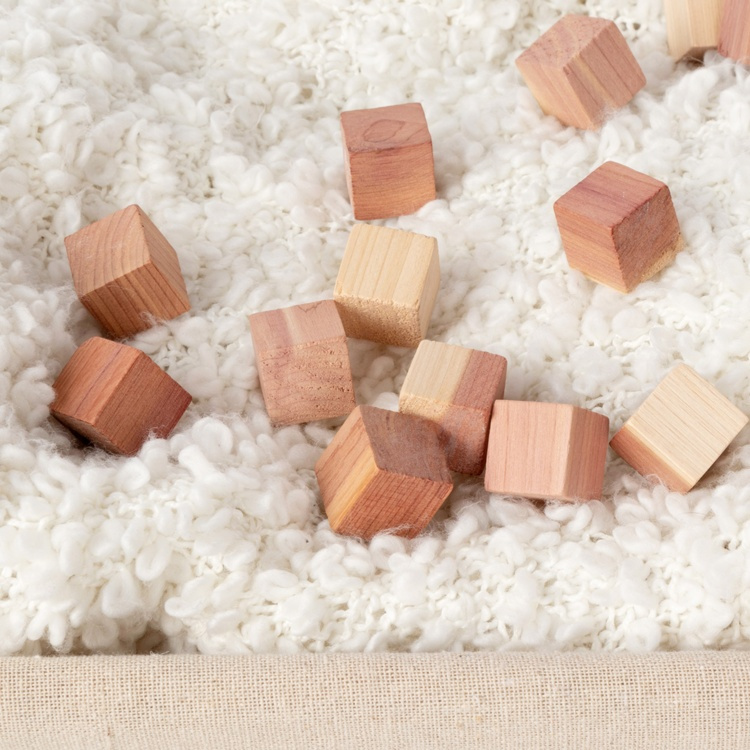 Cederträkuber, 16 st, RED CEDAR CUBES, 2 x 2 x 2 cm, Natur i gruppen Förvaring / Garderobsförvaring hos SmartaSaker.se (40362)
