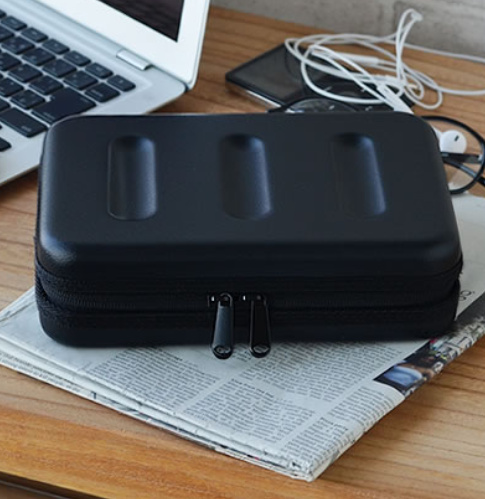 Fodral för sladdar mm, LARGE HARD SHELL CASE, 21,4 x 6 x H 15 cm, Nähe i gruppen Förvaring / Förvaring på resa / Packpåsar och packkuber hos SmartaSaker.se (40610)
