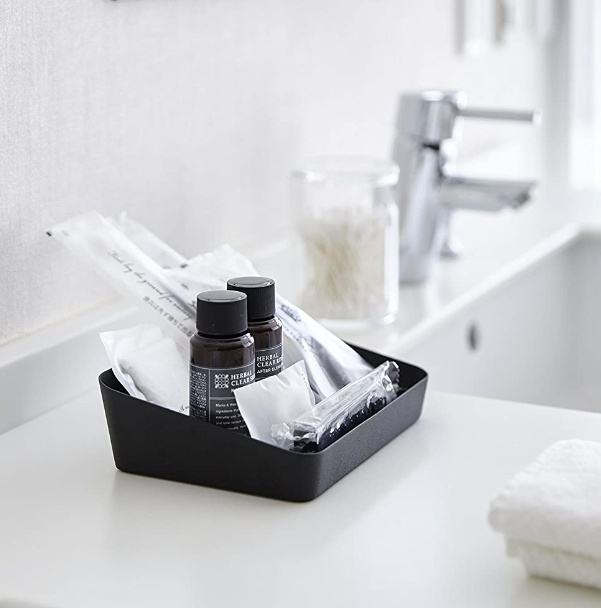 Förvaringsbricka i metall, TOWER AMENITY TRAY, 17,5 x 13,5 x H 5 cm, Yamazaki i gruppen Förvaring / Förvaringslådor / Småförvaring hos SmartaSaker.se (40678)