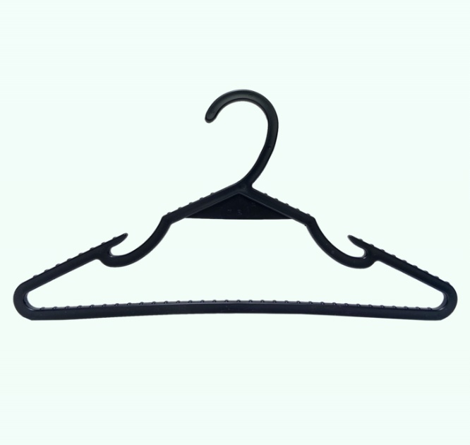 Galge av återvunnen plast, RE OCEAN HANGER, 42 cm, Svart i gruppen Förvaring / Garderobsförvaring / Galgar och hängare hos SmartaSaker.se (40921)