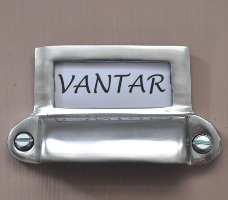 Handtag med etikett hållare, EXMEZ, 7 x H 4 cm, Silver i gruppen Förvaring / Magneter och självhäftande / Skyltar och etiketter hos SmartaSaker.se (41063)