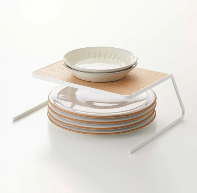 Hylla för tallrikar, TOSCA DISH STORAGE, 26,5 x 19,5 x H 9 cm, Yamazaki, Vit / Trä i gruppen Förvaring / Köksförvaring / Organisera köksskåp hos SmartaSaker.se (41173)