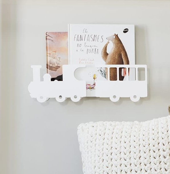Hyllor för böcker, Lok med vagn. WHITE TRAIN BOOK SHELF, Vit i gruppen Förvaring / Barnrumsförvaring hos SmartaSaker.se (41195)