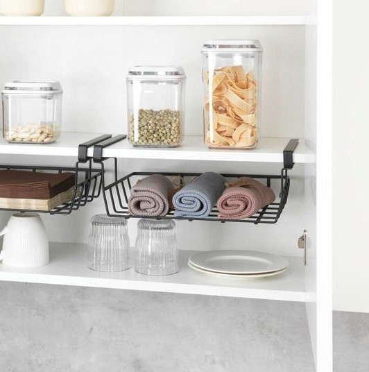 Hängkorg för hylla, PREMIUM UNDER SHELF BASKET, 34 x 25 x H 13 cm, Svart i gruppen Förvaring / Köksförvaring / Organisera köksskåp / Under hyllan-förvaring hos SmartaSaker.se (41313)
