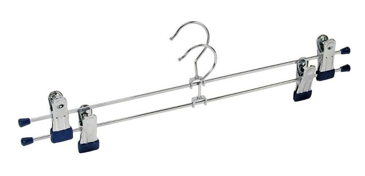Klassiska galgar för kjol eller byxor, 2 st, BLUE LARGE CLAMP HANGERS, 40 cm, Silver / Blå i gruppen Förvaring / Garderobsförvaring / Galgar och hängare hos SmartaSaker.se (41360)