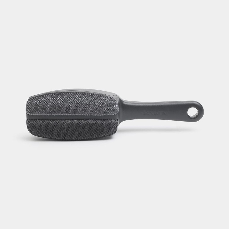 Klädborste, för höger- och vänsterhänta, BRABANTIA CLOTHES BRUSH, Svart / Mörkgrå i gruppen Förvaring / Tvätt och tork / Stryktillbehör hos SmartaSaker.se (41365)