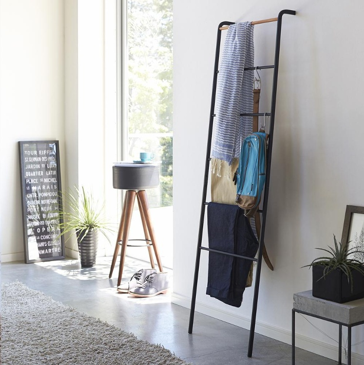 Klädställning att luta mot väggen, TOWER LEANING LADDER, 45 x 24 x H 160 cm, Yamazaki i gruppen Förvaring / Sovrumsförvaring hos SmartaSaker.se (41380)