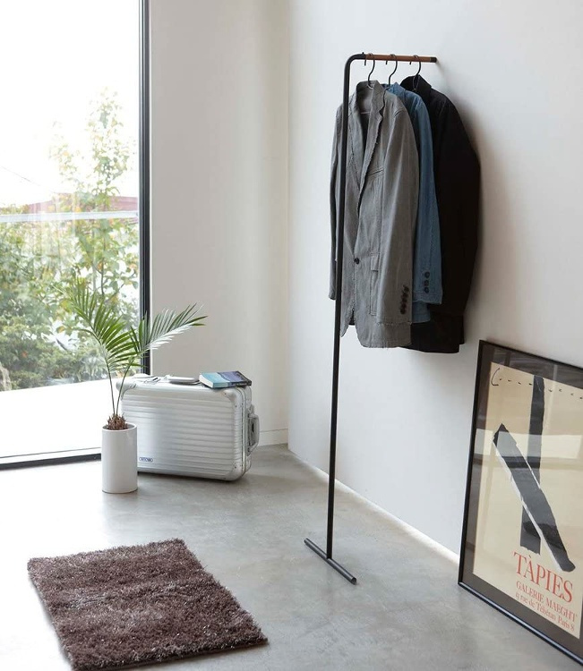 Klädställning att luta mot väggen, TOWER SLIM LEANING RACK Yamazaki i gruppen Förvaring / Sovrumsförvaring / Klädställningar hos SmartaSaker.se (41381)