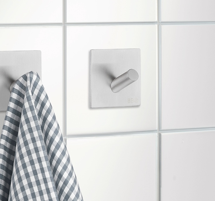 Krok, Självhäftande, Fyrkantig, BESLAGSBODEN, 4,5 x H 4,5 cm, Borstat rostfritt stål i gruppen Förvaring / Magneter och självhäftande / Självhäftande krokar hos SmartaSaker.se (41534)