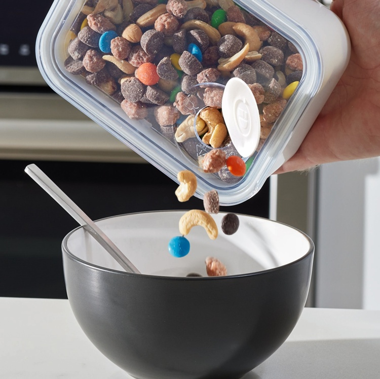 Lufttät Förvaringsburk, iD POUR LID SMALL CANISTER, 12,1 x 16,2 x H 7,6 cm, Vit / Transparent i gruppen Förvaring / Köksförvaring / Förvaringslådor och burkar hos SmartaSaker.se (41707)