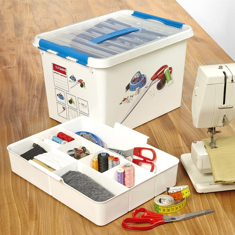 Låda för Sybehör med handtag, CRAFT BOX LARGE, 40 x 30 x H 26 cm, Vit / Blå i gruppen Förvaring / Tvätt och tork / Stryktillbehör hos SmartaSaker.se (41769)