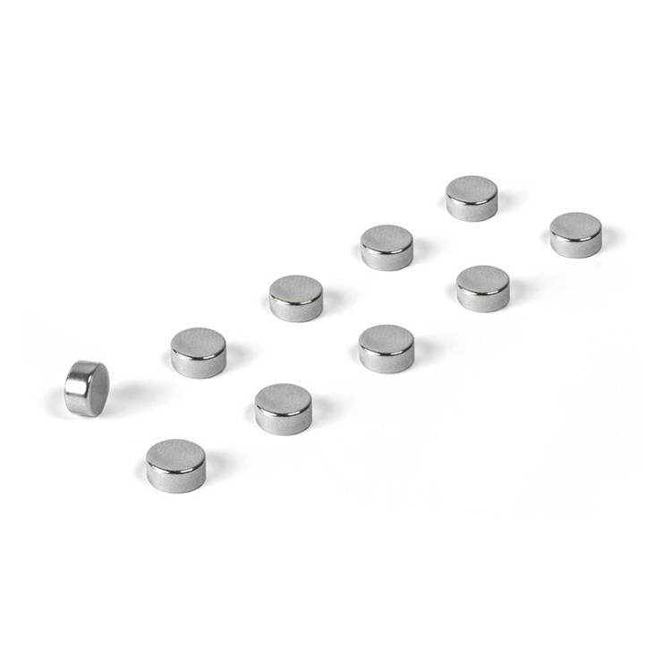 Magneter, mini, starka, 10 st, STEELY SILVER, Ø 0,6 x 0,3 cm, Silver i gruppen Förvaring / Magneter och självhäftande / Starka magneter hos SmartaSaker.se (42026)