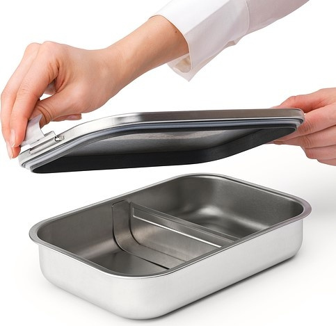 Matlåda i metall, med avdelare, 2 L, BRABANTIA MAKE & TAKE LARGE LUNCH BOX, 17,4 x 26,1 x H 6,3 cm, Silver i gruppen Förvaring / Köksförvaring / Matlådor / SmartStore matlådor hos SmartaSaker.se (42110)