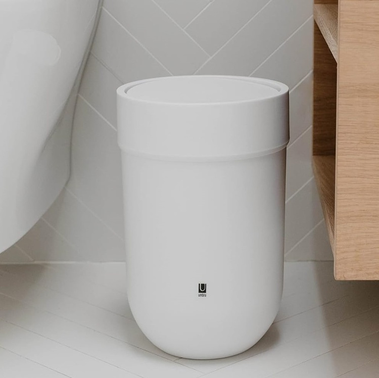 Papperskorg med lock, TOUCH WASTE CAN, Ø 19 x H 30 cm, Umbra, Vit i gruppen Förvaring / Badrumsförvaring / Papperskorgar hos SmartaSaker.se (42382)