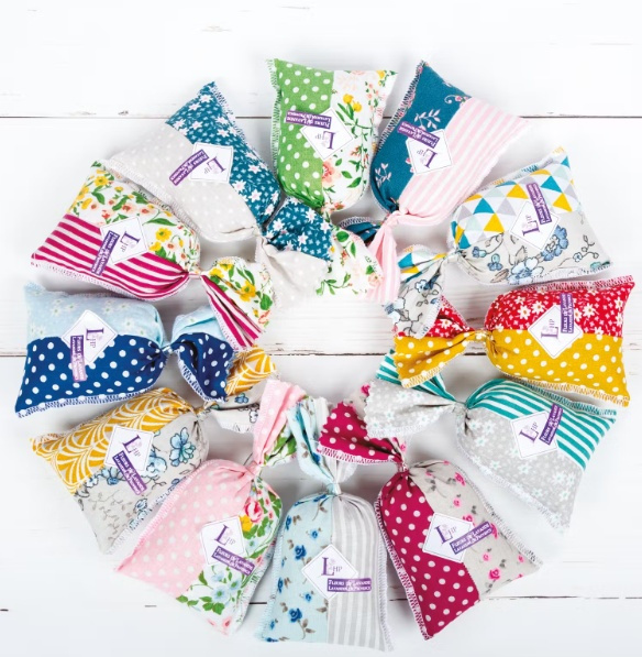Påse med Lavendel från Provence, PATCHWORK SACHET LAVANDE, 7 x H 12 cm, Mönstrad i gruppen Förvaring / Garderobsförvaring hos SmartaSaker.se (42449)