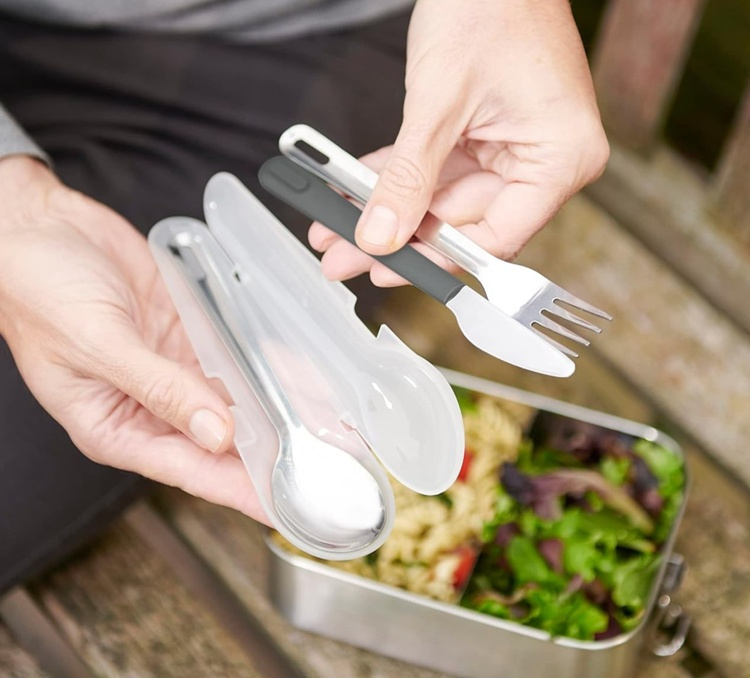 Rostfria Bestick i fodral, GO-EAT CUTLERY SET, Joseph Joseph, Silver / Svart i gruppen Förvaring / Köksförvaring / Matlådor hos SmartaSaker.se (42475)