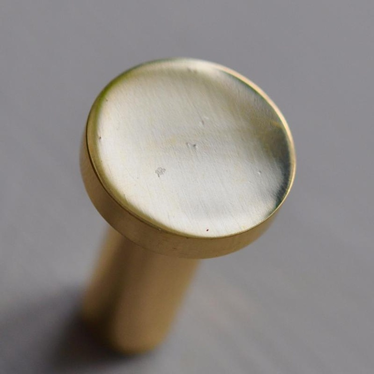 Rund krok / knopp, EXMEZ, Ø 2 cm, Blank Mässing i gruppen Förvaring / Hallförvaring / Krokar och hängare hos SmartaSaker.se (42483)