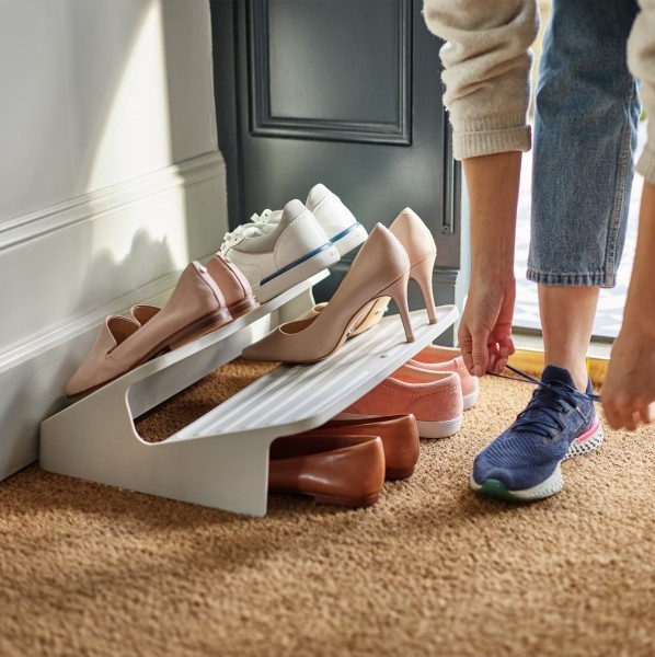 Skoställ för 6 par skor, Spar plats, LARGE SHOE-IN RACK, Joseph Joseph, Ljusgrå i gruppen Förvaring / Garderobsförvaring / Skoförvaring hos SmartaSaker.se (42580)